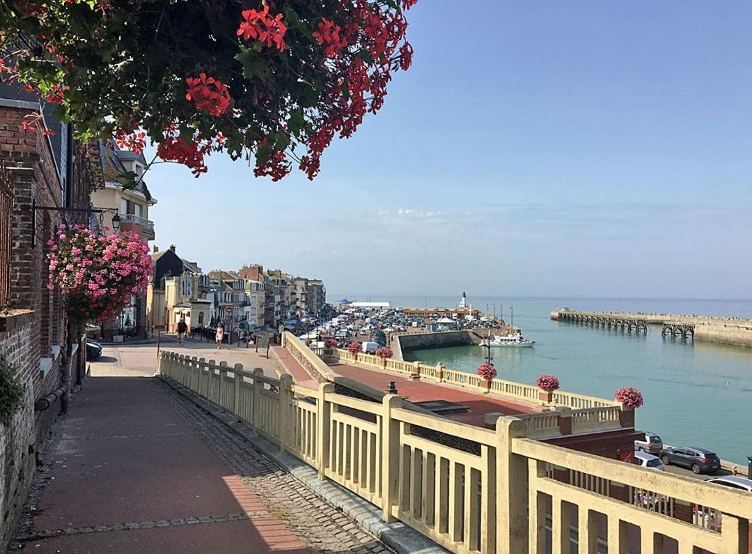 Notre Nid - Grande Terrasse Privee En Bord De Mer, Au Coeur Du Quartier Historique Du Treport ! Wifi Le Tréport Exterior photo